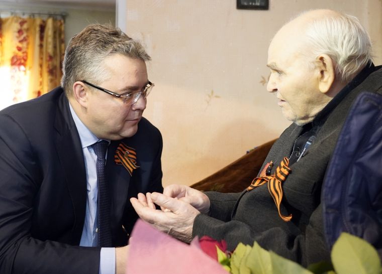 Губернатор Ставрополья вручил первые медали к 75-летию Великой Победы Губернатор Ставрополья вручил первые медали к 75-летию Великой Победы