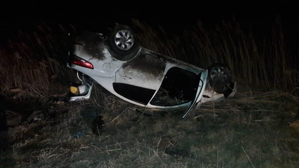 На Ставрополье перевернулась иномарка, пострадали двое