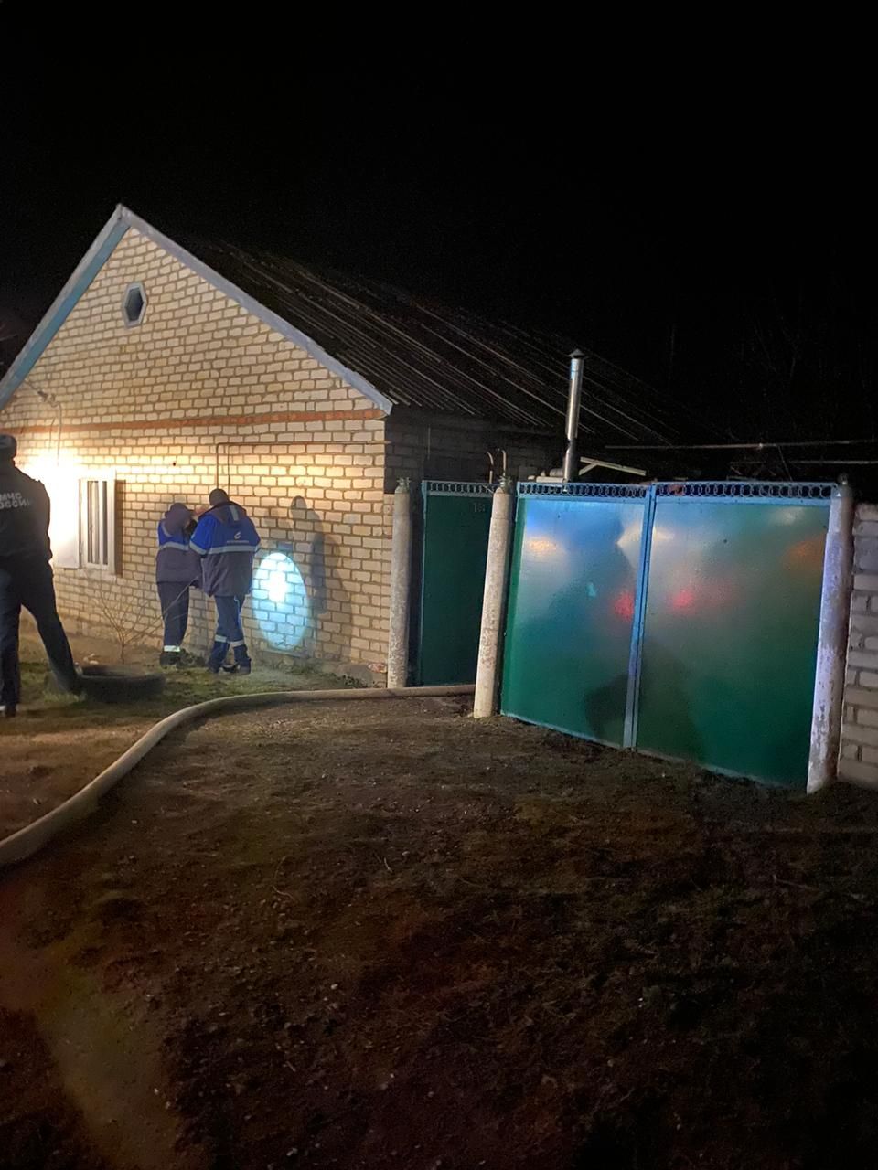 На Ставрополье после смерти мужчины при пожаре проводят проверку На Ставрополье после смерти мужчины при пожаре проводят проверку