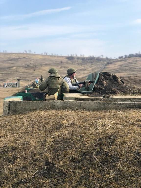 В Невинномысске работники муниципалитета учились стрелять из гранатомета