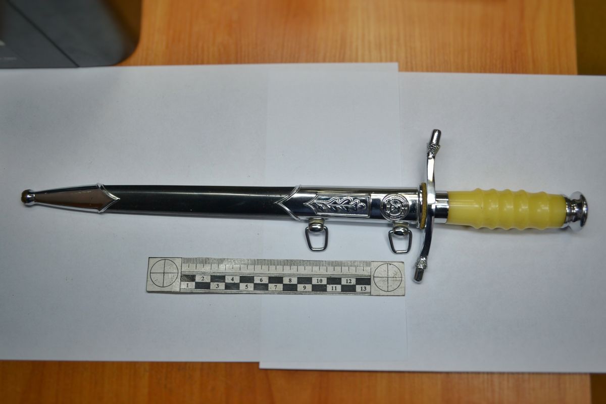 В Минводах таможенники нашли в посылке холодное оружие из Германии