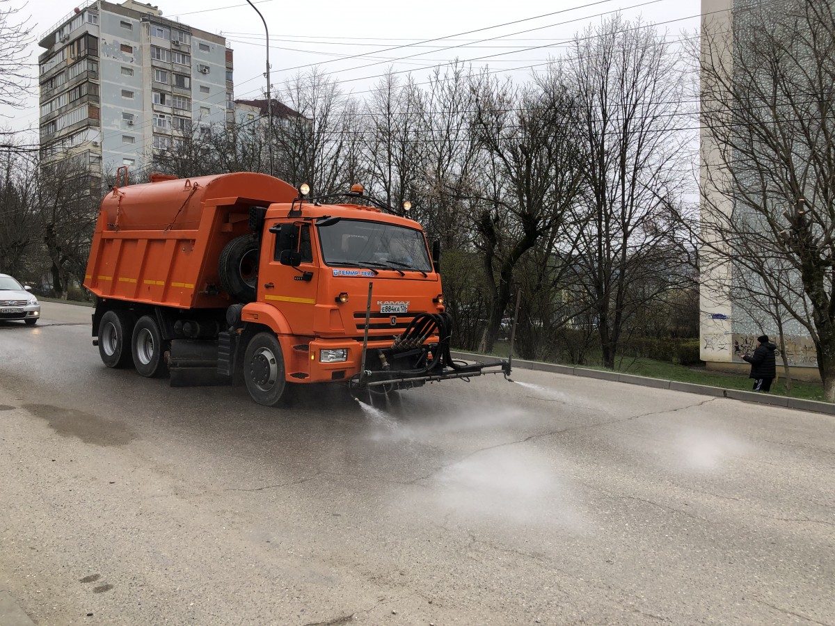 В Железноводске улицы и парки прошли тщательную дезинфекцию В Железноводске улицы и парки прошли тщательную дезинфекцию