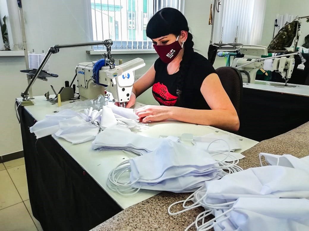 На Ставрополье начали массовое производство гигиенических масок На Ставрополье начали массовое производство гигиенических масок