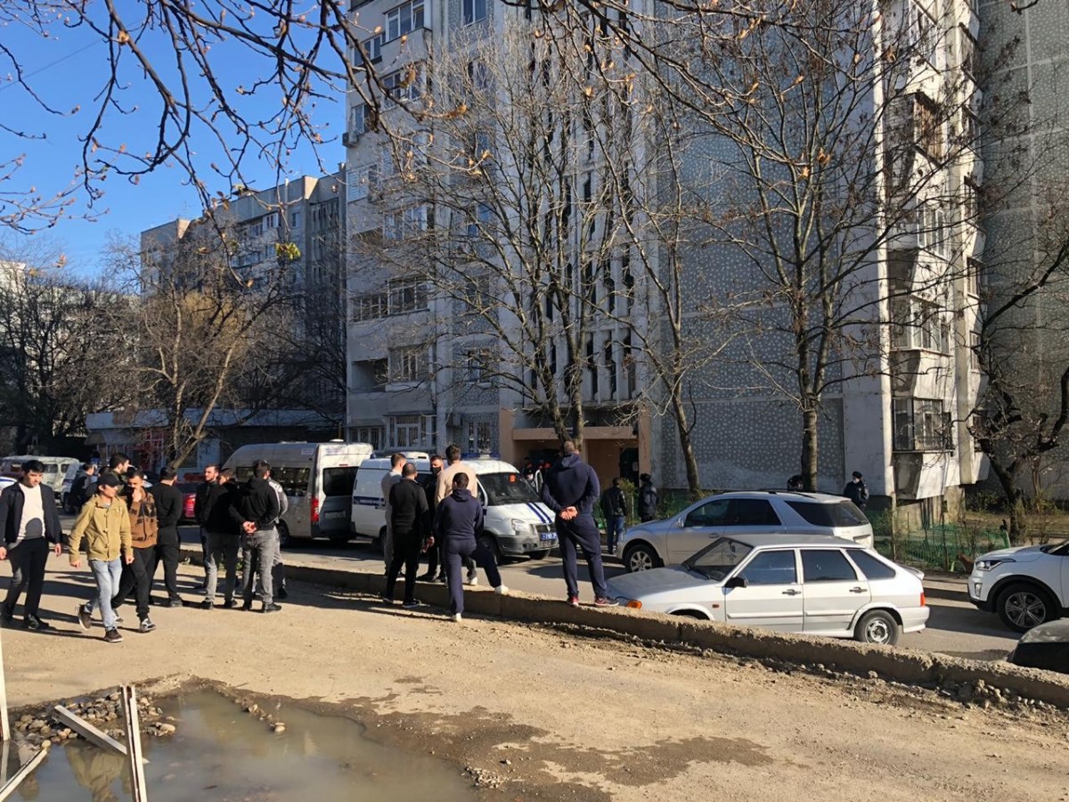 В Пятигорске мужчина взял в заложники сестру и ее детей В Пятигорске мужчина взял в заложники сестру и ее детей