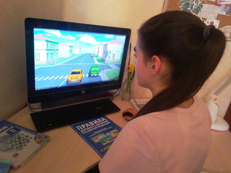 Ставропольские школьники дистанционно сдают тесты на знание ПДД Ставропольские школьники дистанционно сдают тесты на знание ПДД