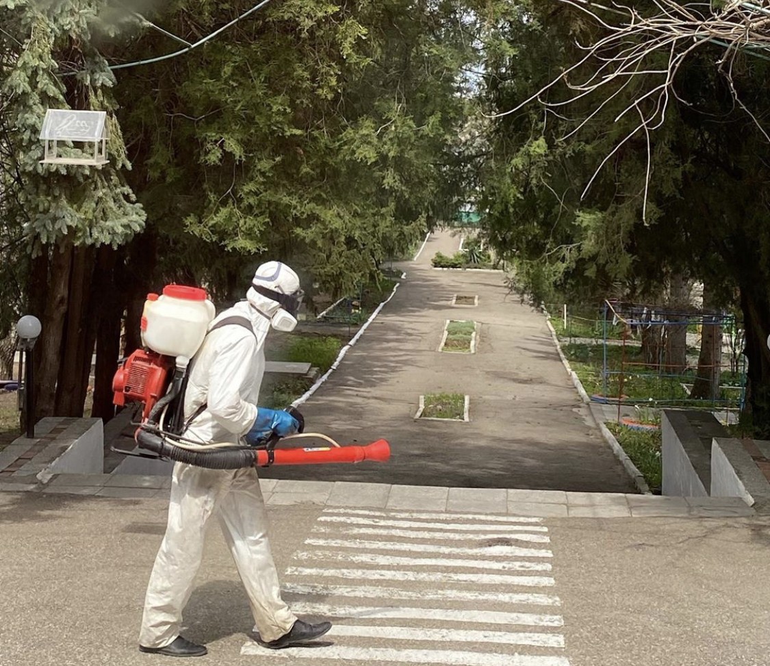 В Железноводске курортную зону обрабатывают от клещей