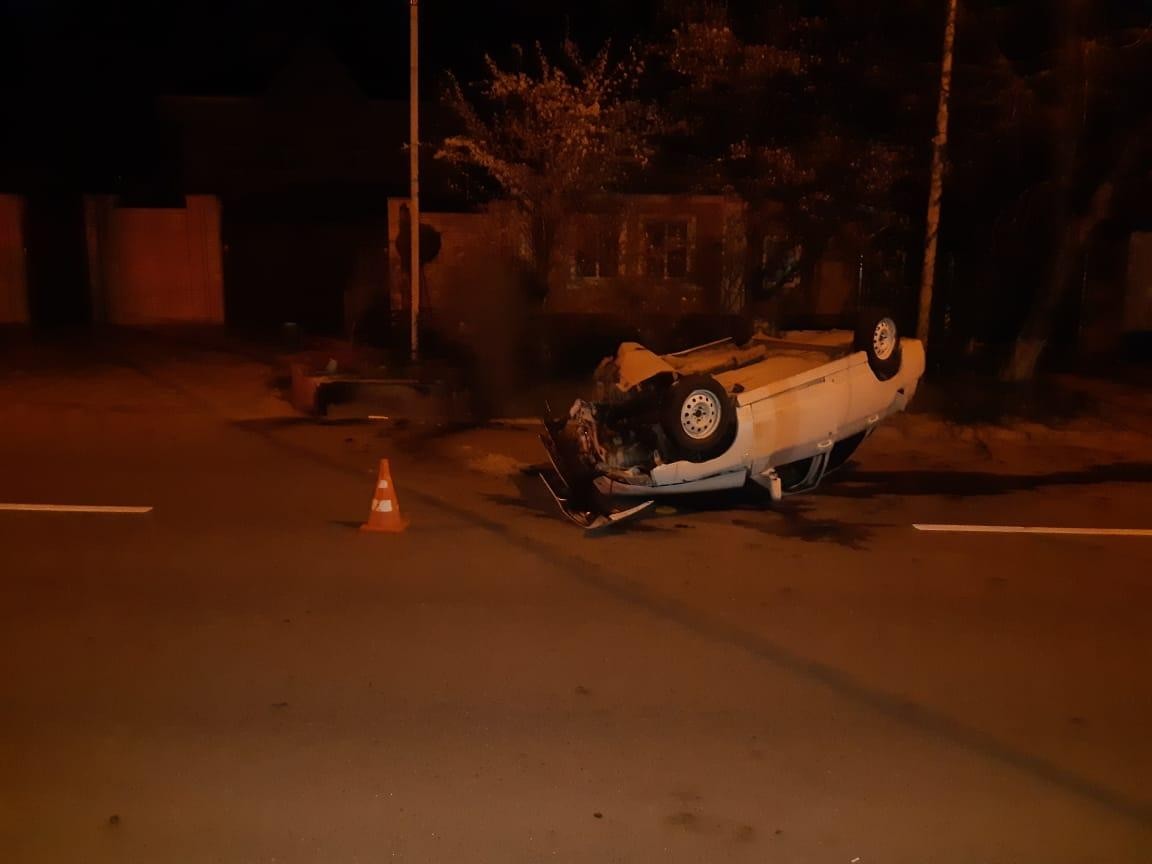 В центре Ставрополя перевернулся автомобиль В центре Ставрополя перевернулся автомобиль