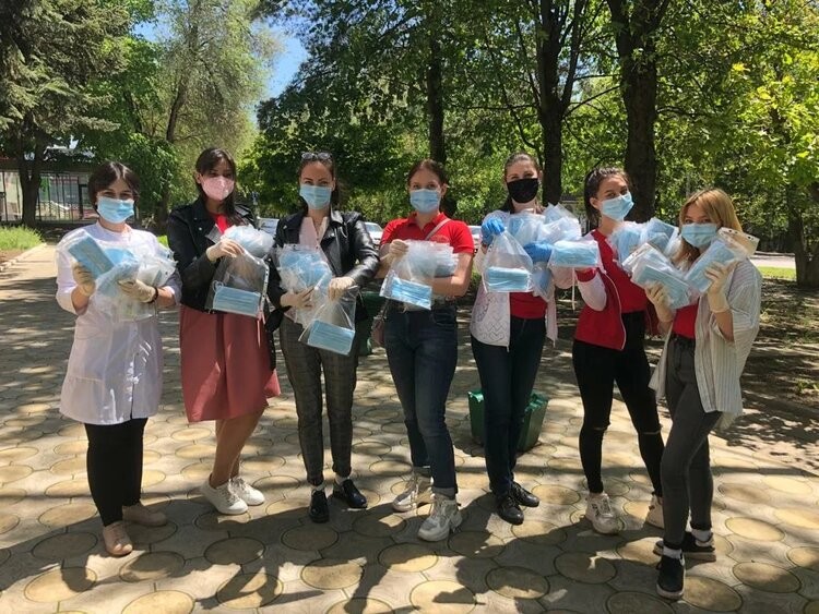 На Ставрополье более 500 волонтеров раздают защитные маски На Ставрополье более 500 волонтеров раздают защитные маски