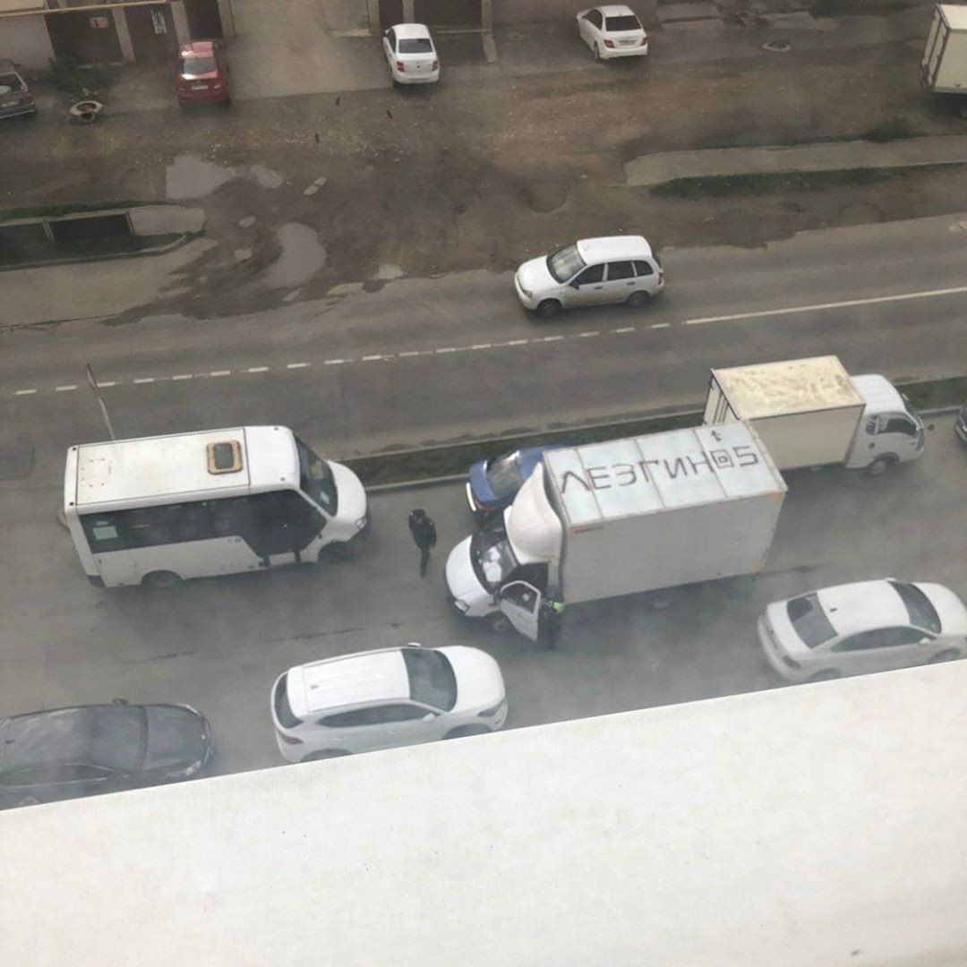 В Ставрополе парней, танцующих в 4 утра лезгинку, задержала полиция В Ставрополе парней, танцующих в 4 утра лезгинку, задержала полиция