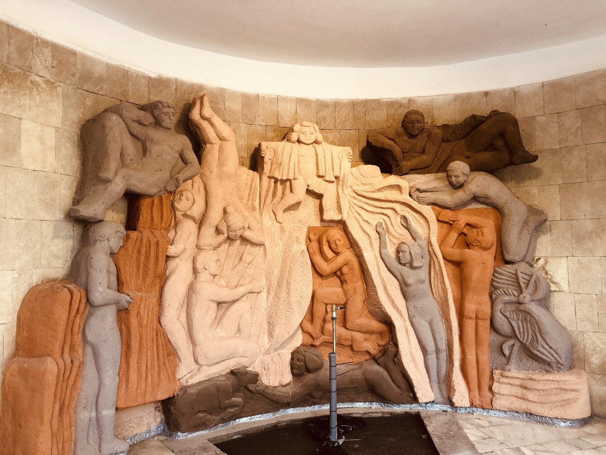 В Железноводске началось обновление каменного панно «Смирновского» источника