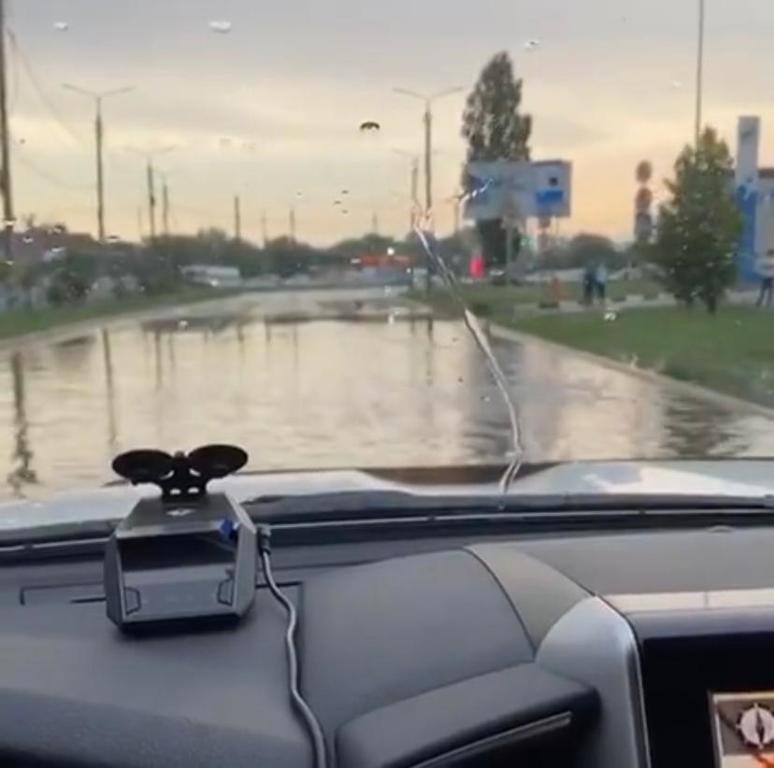 Ливень подтопил две подстанции в Невинномысске Ливень подтопил две подстанции в Невинномысске