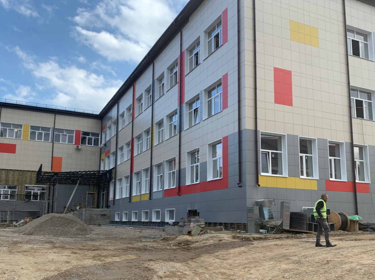 В Кисловодске строительство новой школы завершится в сентябре В Кисловодске строительство новой школы завершится в сентябре