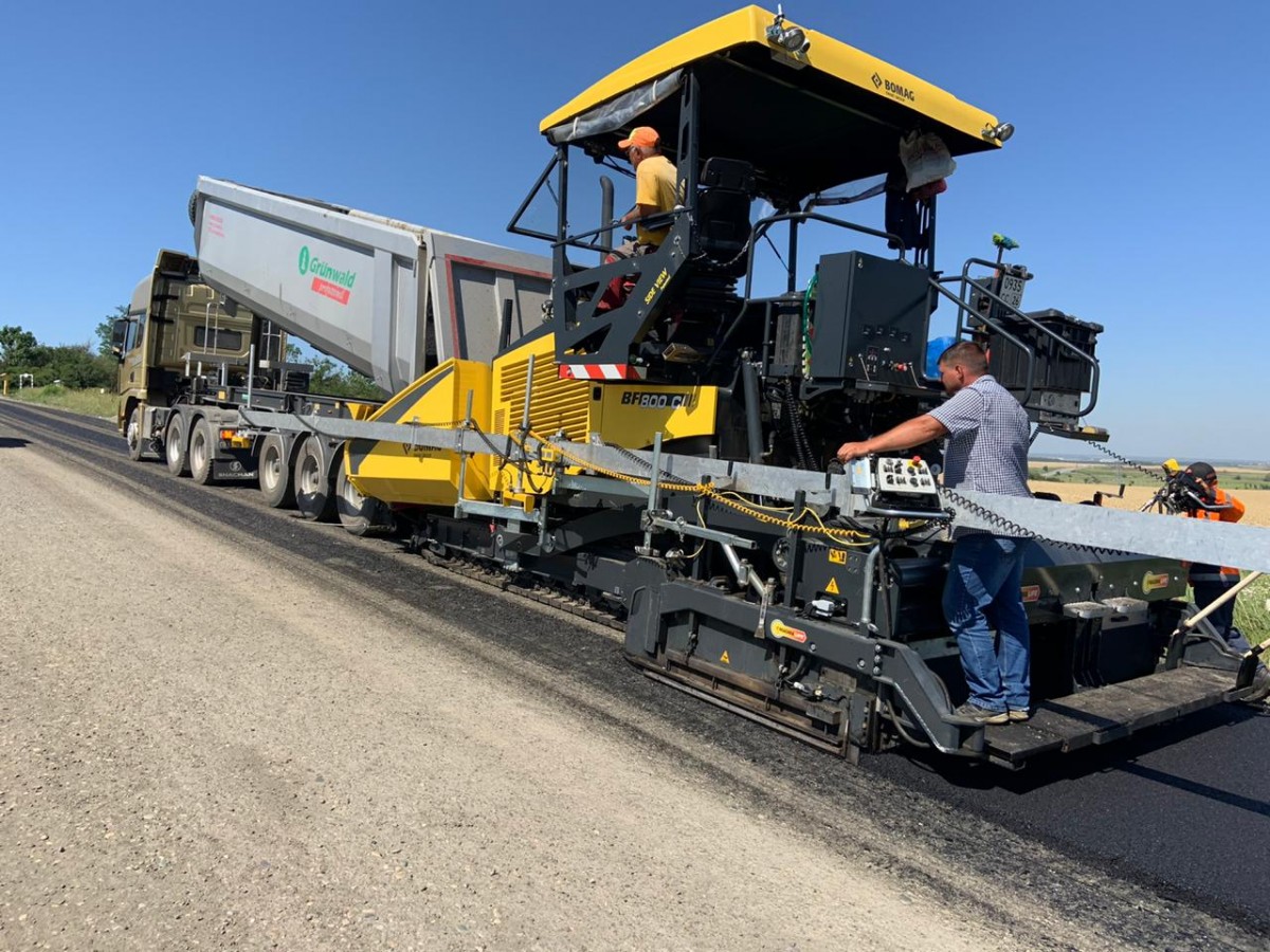 К ремонту дороги в село Дворцовское приступили на Ставрополье К ремонту дороги в село Дворцовское приступили на Ставрополье