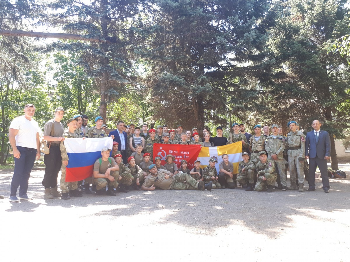 На Ставрополье юнармейцы установили знамя победы на вершине Эльбруса На Ставрополье юнармейцы установили знамя победы на вершине Эльбруса