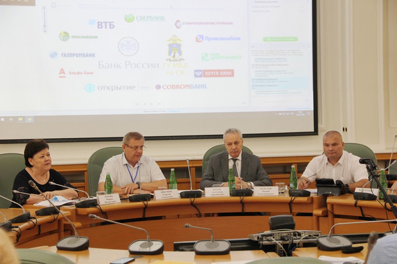 В полицию Ставрополья поступает до 20 обращений в день о телефонных аферистах В полицию Ставрополья поступает до 20 обращений в день о телефонных аферистах