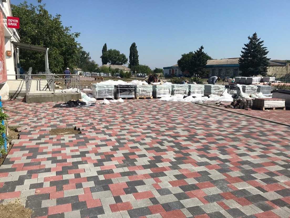 Центральную площадь реконструируют в селе Подлужном Центральную площадь реконструируют в селе Подлужном