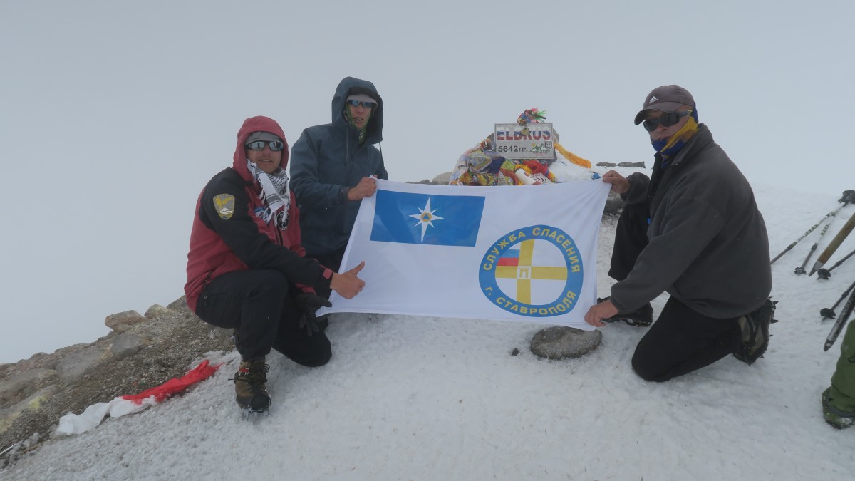 Ставропольские спасатели покорили Эльбрус вместе с Федором Конюховым Ставропольские спасатели покорили Эльбрус вместе с Федором Конюховым