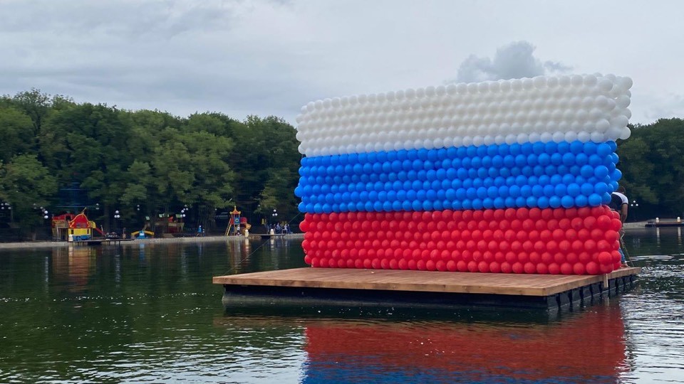 Воздушные шары триколор цвета флага России купить с доставкой в Москве - Esta Fiesta
