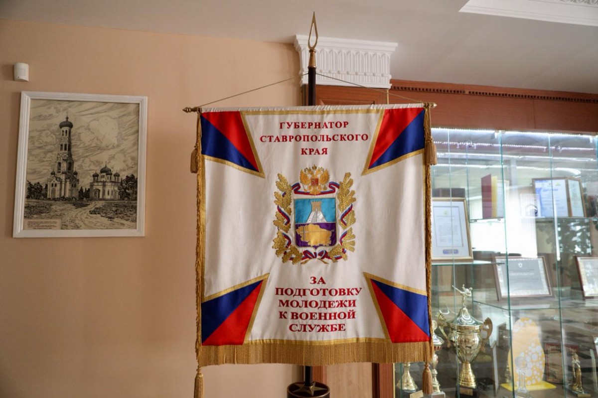 Вымпел главы региона достался Ставрополю за успешную призывную кампанию Вымпел главы региона достался Ставрополю за успешную призывную кампанию