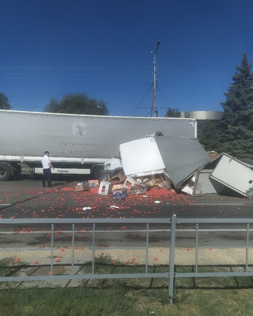Два грузовых авто столкнулись на Ставрополье Два грузовых авто столкнулись на Ставрополье