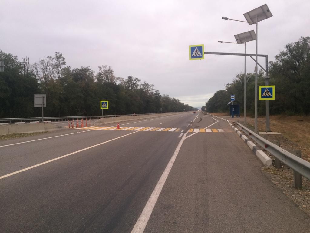 На Ставрополье разыскивают водителя, сбившего двух пешеходов На Ставрополье разыскивают водителя, сбившего двух пешеходов
