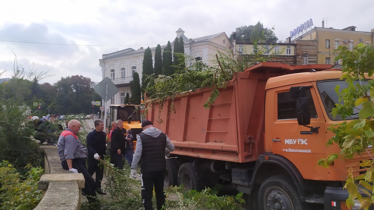 Волонтеры Кисловодска очистили реку Ольховку