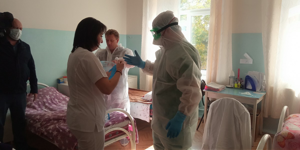 Министр здравоохранения края побывал в «красной зоне» роддома Пятигорска