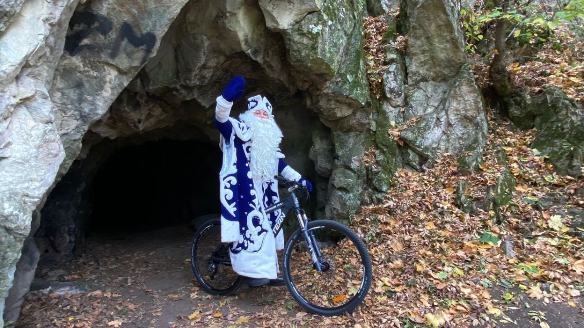 Дед Мороз проехал на велосипеде по маршруту будущего велотерренкура в Железноводске