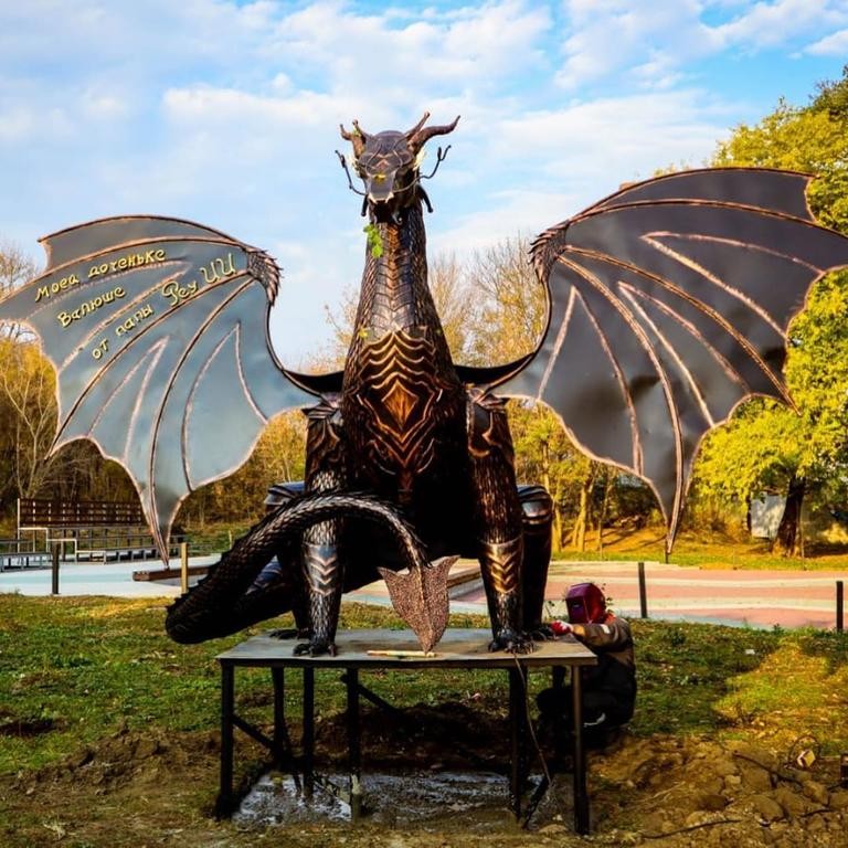 Трёхметрового дракона установили в невинномысском парке «Шерстяник»