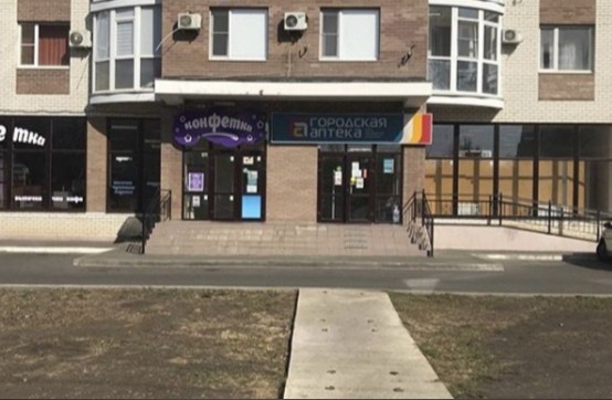 В Невинномысске продолжают убирать рекламу с фасадов зданий В Невинномысске продолжают убирать рекламу с фасадов зданий