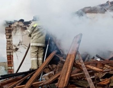В Туркменском районе взорвался частный дом В Туркменском районе взорвался частный дом