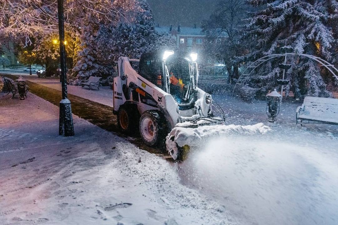 В Ставрополе устраняют последствия снегопада