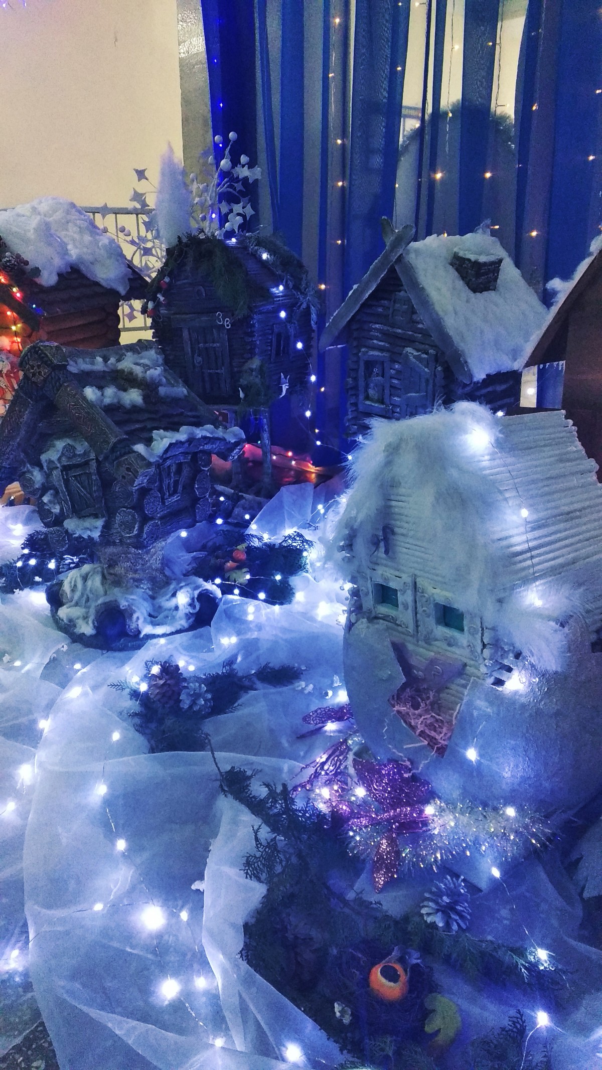 В Ессентуках школьники подготовили 40 избушек Бабы-Яги В Ессентуках школьники подготовили 40 избушек Бабы-Яги