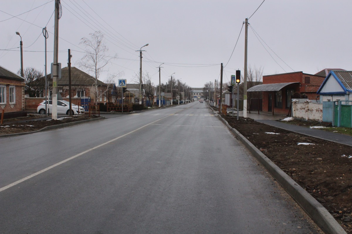 В Ипатово в 2020 году отремонтировали более 21 км дорог В Ипатово в 2020 году отремонтировали более 21 км дорог