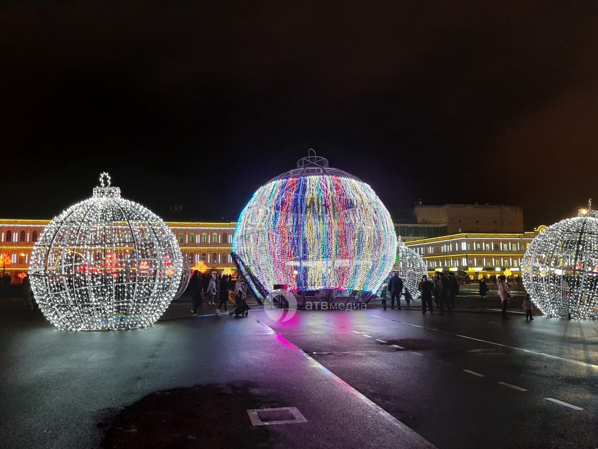 Светодиодные декорации в Ставрополе работают до трёх утра Светодиодные декорации в Ставрополе работают до трёх утра