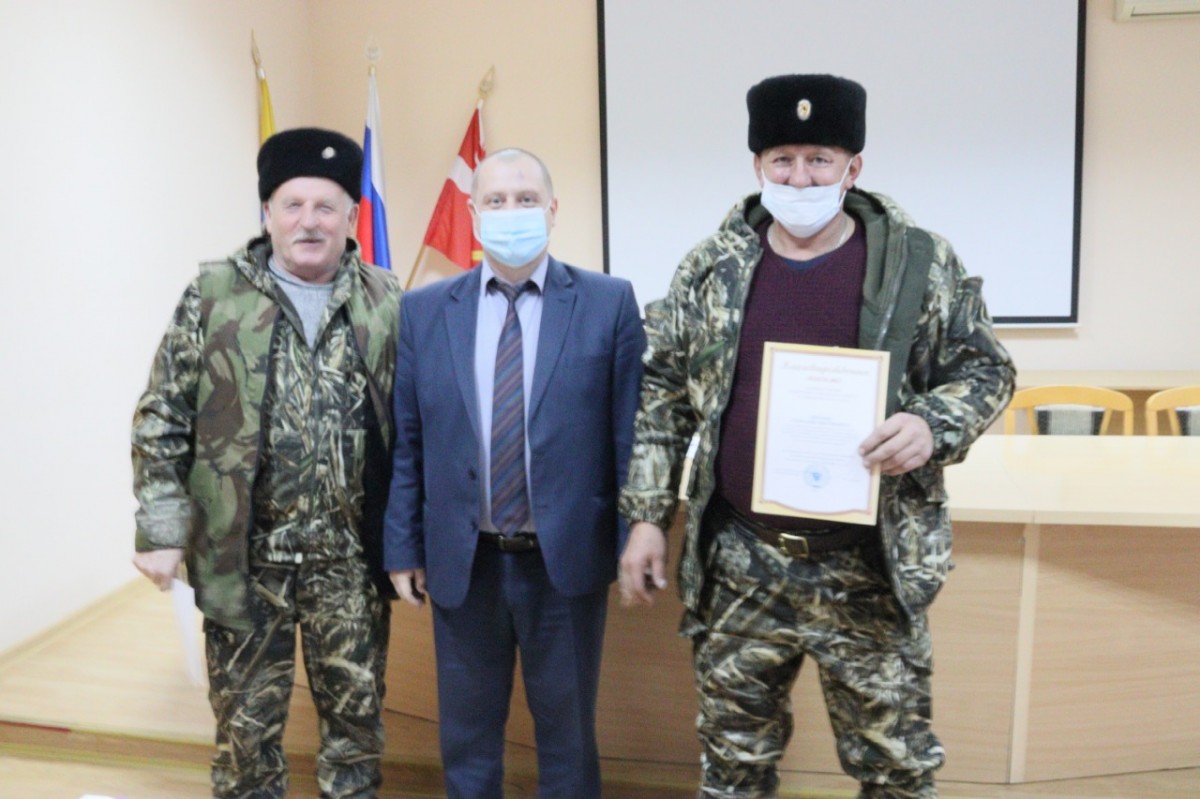 Двух казаков поблагодарили за спасение подростков на Ставрополье Двух казаков поблагодарили за спасение подростков на Ставрополье