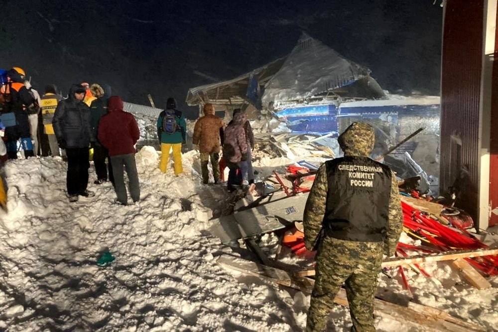 После схода лавины в Домбае нашли всех пропавших туристов, возбуждено дело После схода лавины в Домбае нашли всех пропавших туристов, возбуждено дело