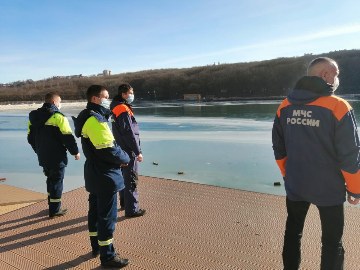 Как вести себя на замерзших водоёмах, рассказали ставропольцам