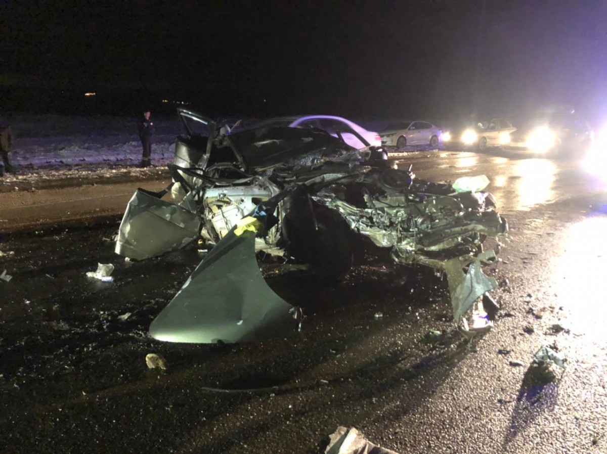 В аварии на Ставрополье пострадали три человека, один погиб В аварии на Ставрополье пострадали три человека, один погиб