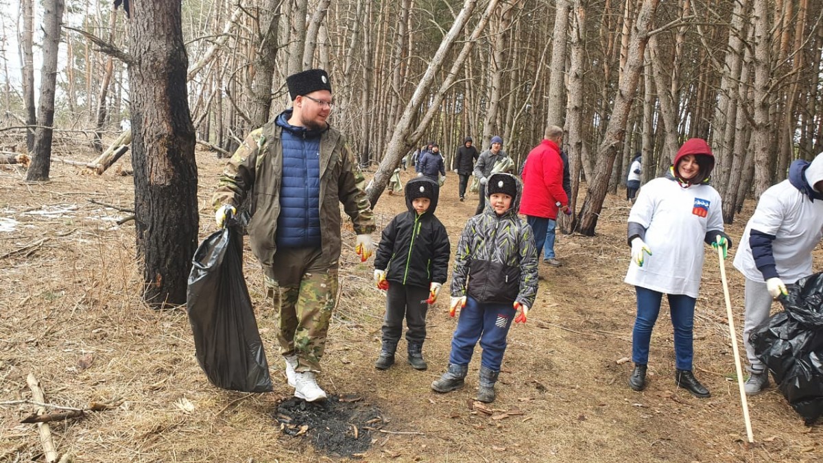 На Ставрополье на горе Баран провели первый в этом году субботник На Ставрополье на горе Баран провели первый в этом году субботник