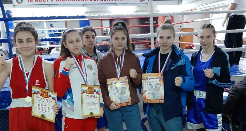 Ставропольчанки взяли золото в соревнованиях по женскому боксу Ставропольчанки взяли золото в соревнованиях по женскому боксу