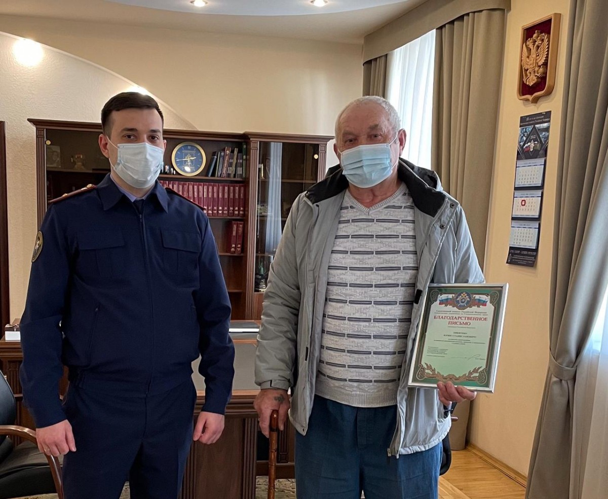 СКР наградил мужчину, спасшего тонущего мальчика в Кисловодске СКР наградил мужчину, спасшего тонущего мальчика в Кисловодске