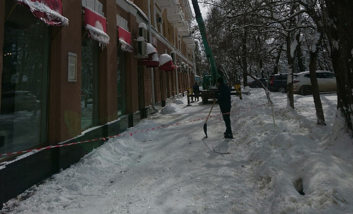 Жителей Ставрополя призвали присоединиться к уборке снега возле своих домов Жителей Ставрополя призвали присоединиться к уборке снега возле своих домов