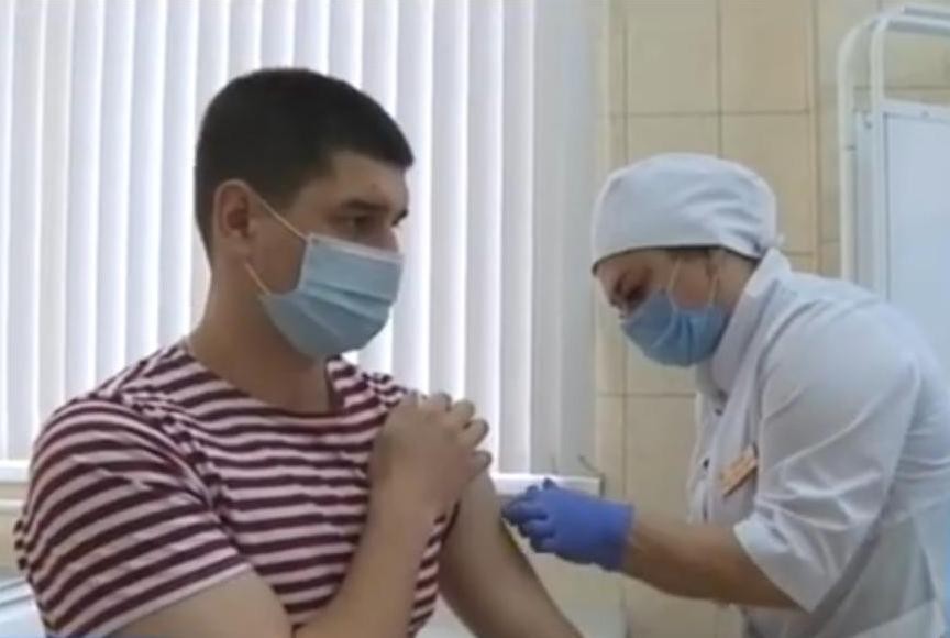 Мобильная бригада в Пятигорске привила от коронавируса более 1400 человек