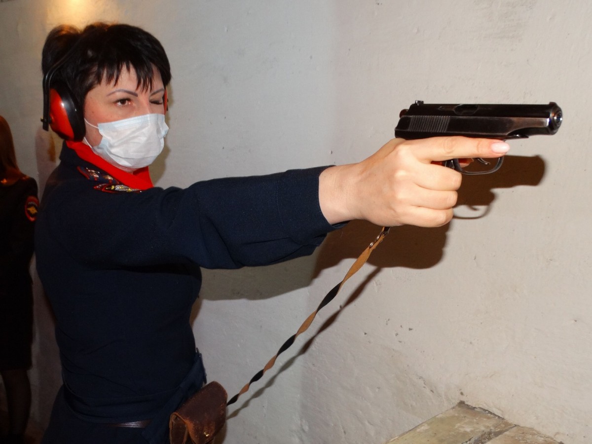 Соревнования по стрельбе среди сотрудниц полиции прошли на Ставрополье