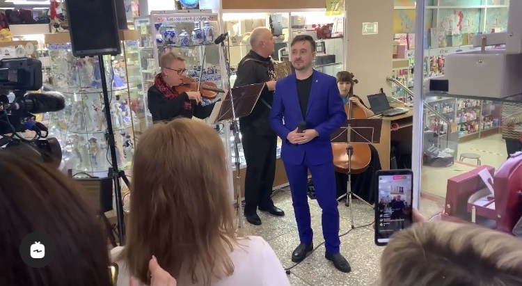 Вокалисты ставропольской филармонии поздравили женщин с 8 марта Вокалисты ставропольской филармонии поздравили женщин с 8 марта