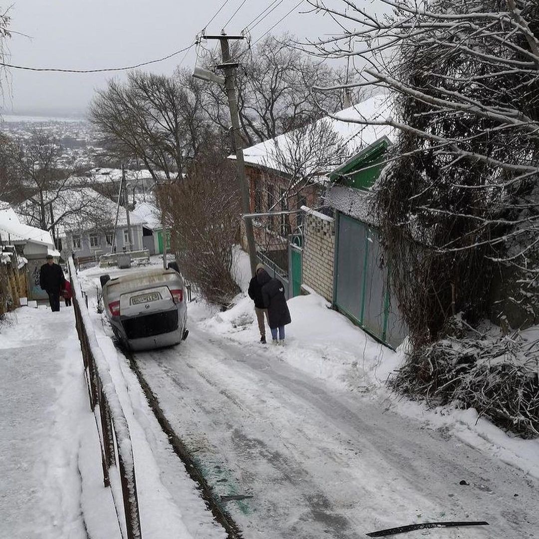 Гололед спровоцировал серьезную аварию в Ставрополе Гололед спровоцировал серьезную аварию в Ставрополе