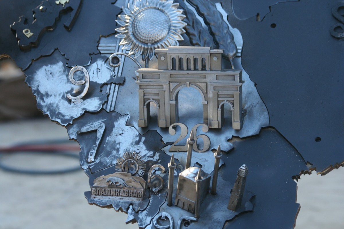 Житель Ставрополя поучаствовал в создании арт-объекта в Симферополе в рамках Крымской весны