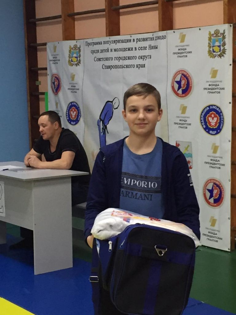 На Ставрополье в селе Нины 50 юным дзюдоистам вручили экипировку