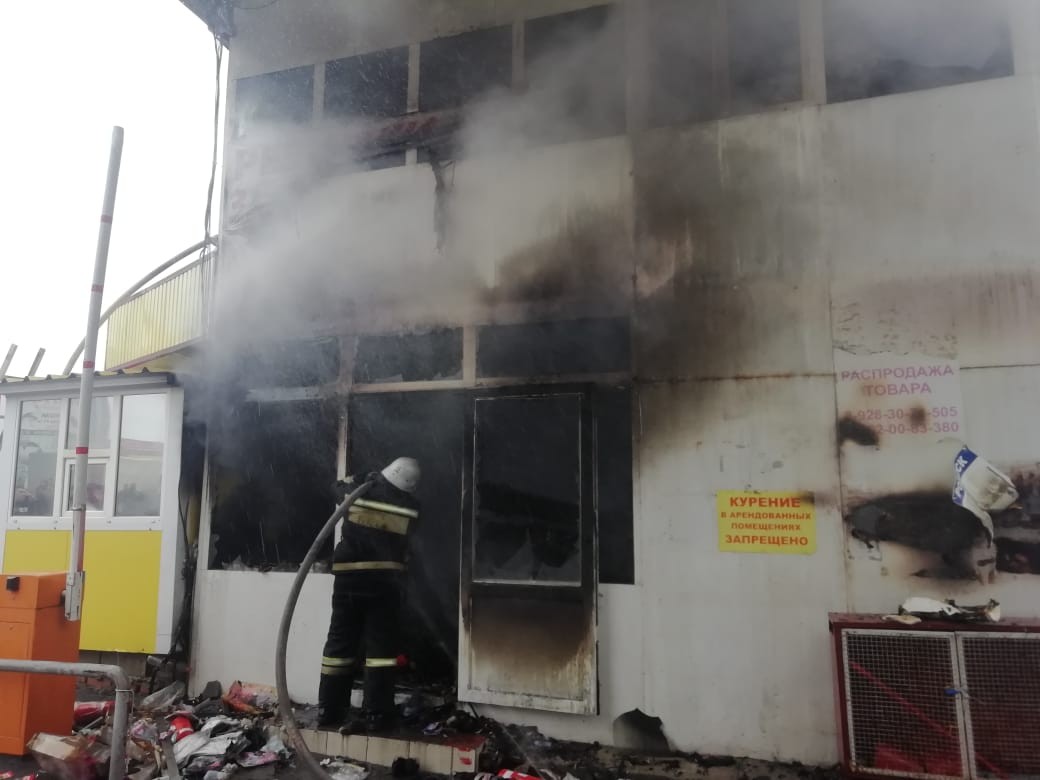 Торговый павильон загорелся 9 апреля в Пятигорске Торговый павильон загорелся 9 апреля в Пятигорске